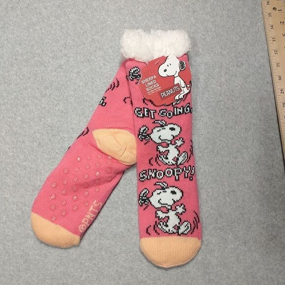 Peanuts Snoopy Get Going Snoopy Pink + Sherpa Lined Slipper Socks Sz 9-11 - Picture 3 of 7